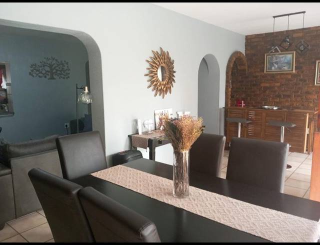 3 BEDROOM TOWNHOUSE FOR SALE IN PETERSFIELD